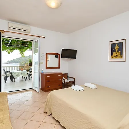 In With House Sea View Saplunara