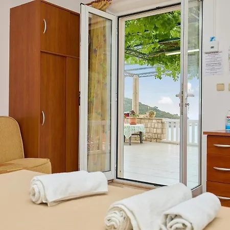 In With House Sea View Saplunara