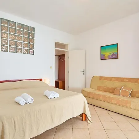 1 Bedroom In *