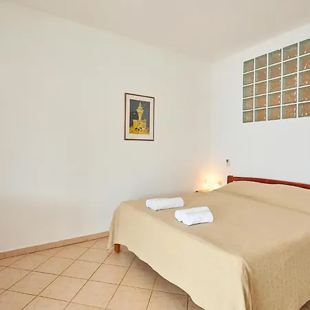 In With House Sea View Apartman *