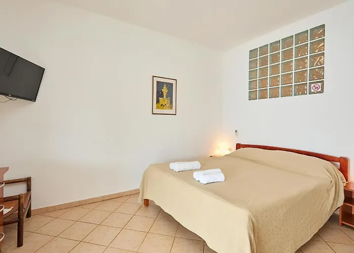 1 Bedroom In Apartment *